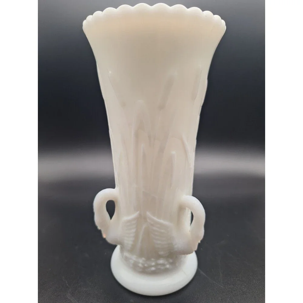 VTG Westmoreland Vase White Milk Glass Swan and Cattails 6-3/8